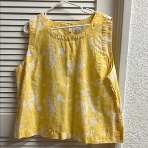 NWOT Liz Claiborne Yellow & White Floral Tank top blouse
In a size XXL